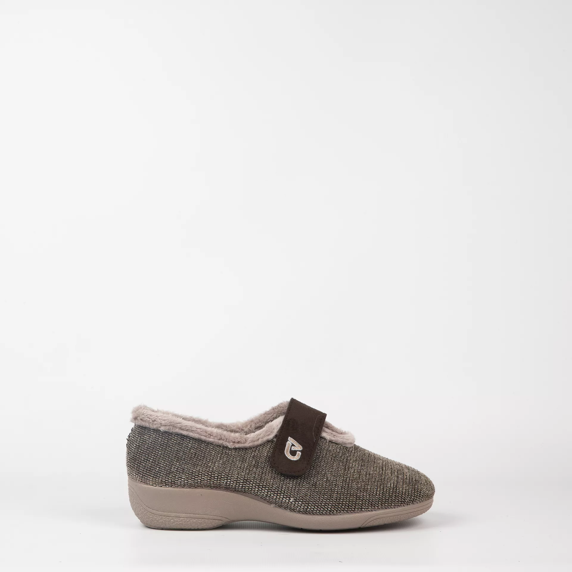 Zapatilla de Casa Cabrera 5633 Beige