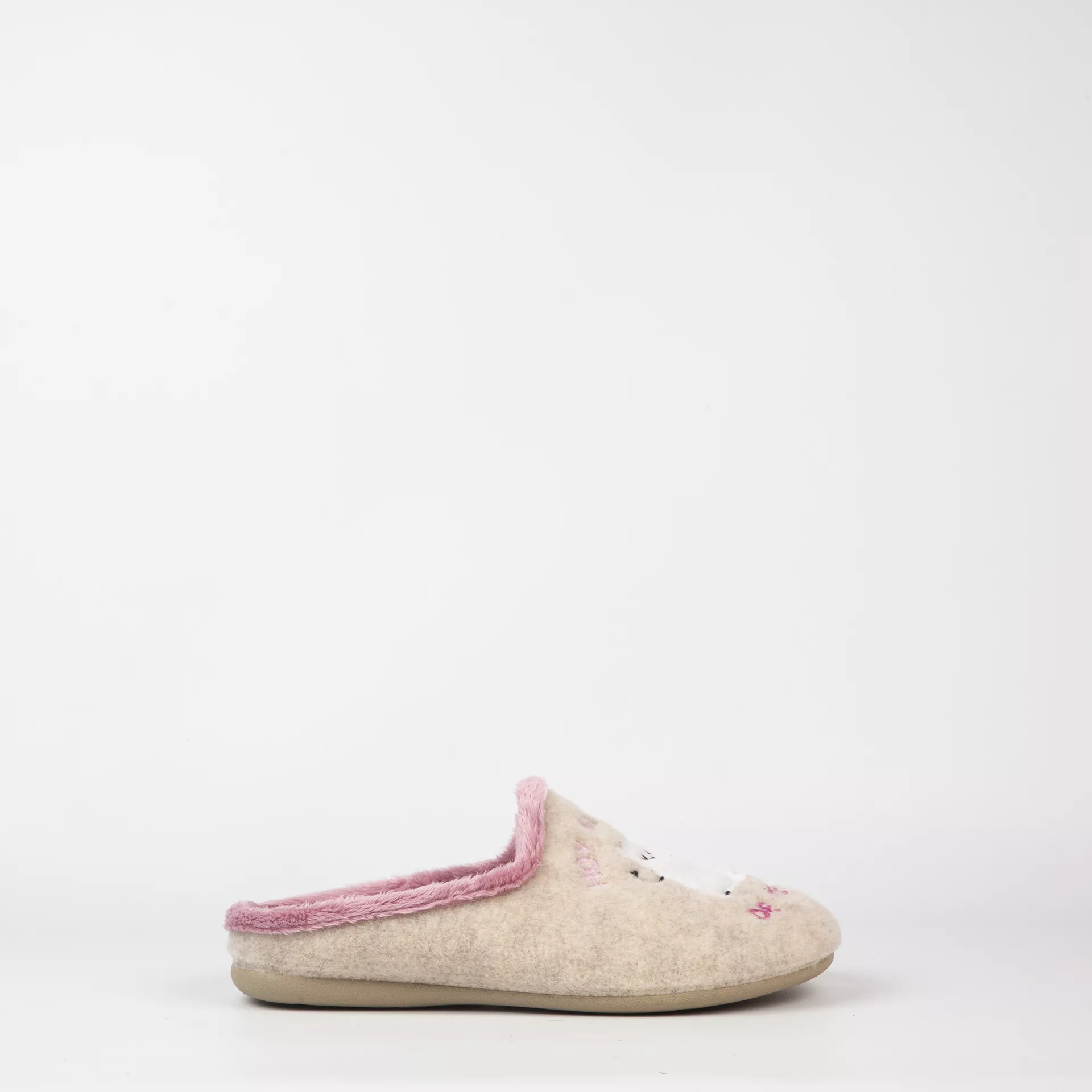 Zapatilla de Casa Cabrera 3209 Beige
